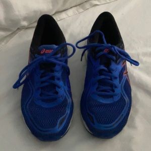 ASICS sz 9.5 gel cumulus only worn a few times.